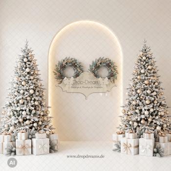 Weihnachts-Backdrop White Arch Christmas mit Rundbogen und bereiften Weihnachtsbäumen in Weiß, Creme und Champagner von Drop-Dreams